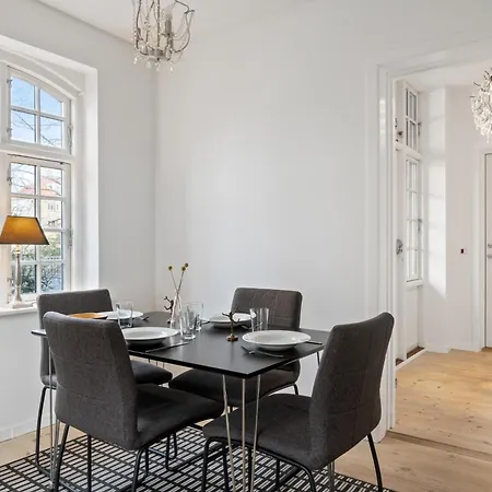Charming 2 Bedroom - Near Frederiksberg Apartamento