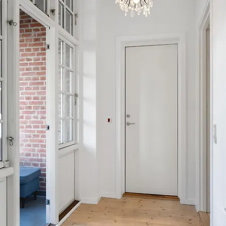 Charming 2 Bedroom - Near Frederiksberg *