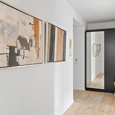 Charming 2 Bedroom - Near Frederiksberg Appartement *